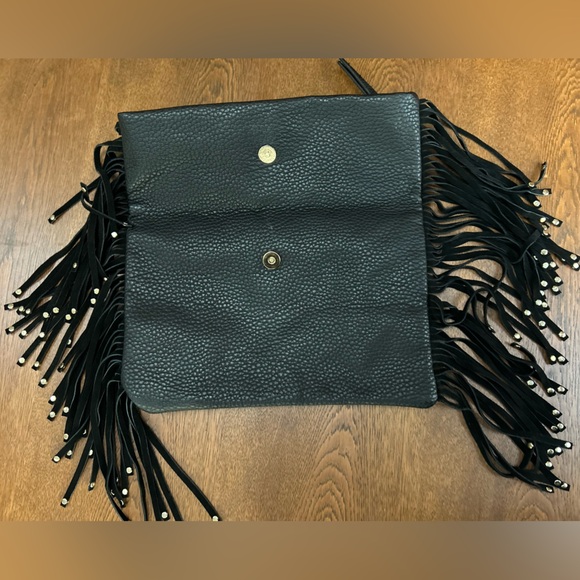 NWOT Shiraleah Clutch Designer Purse. Foldover snaps closed. Fun studded fringe! - Picture 2 of 7
